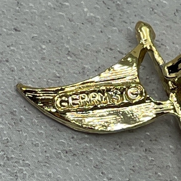 Vintage Gerry's Enamel Goldtone Golf Club Flag Balls Brooch Pin 2" Long - Picture 6 of 6